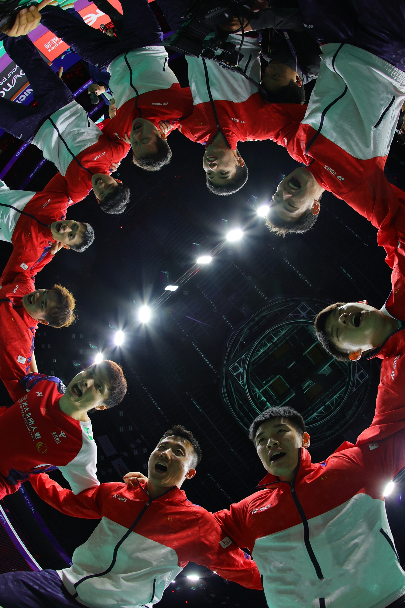 开云应用-羽毛球杯赛掀起高潮，胶东旋风队淘汰对手齐鲁麒麟队，战至最后一刻——中场绞杀压制对手的简单介绍