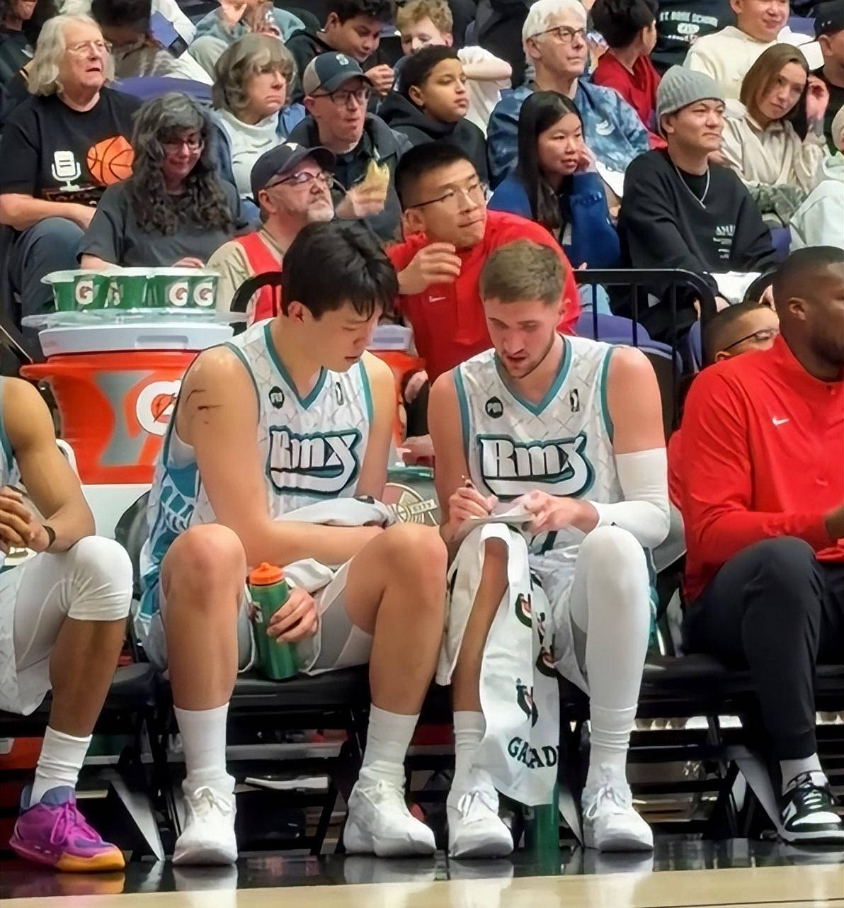 包含赛后突围战来临；浙江稠州围绕NBA总决赛外线爆发；质疑声仍在；团队化学反应显著的词条